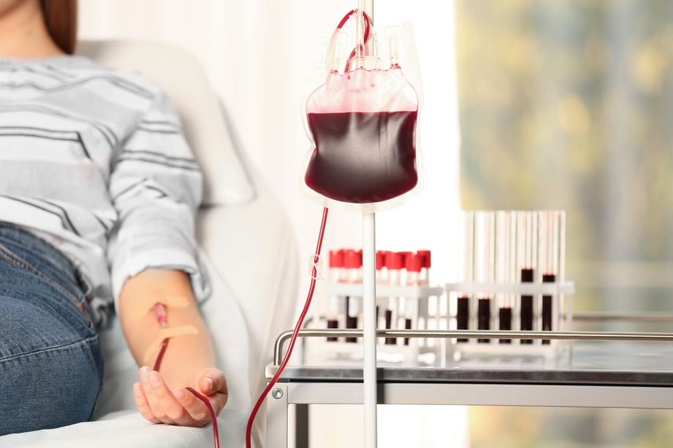 Am Montag kann man in Sindelfingen Blut spenden. Bild: New Africa/Adobe Stock