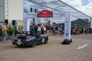Von VW Käfer bis Mini, von Porsche bis Ferrari: So war der Zieleinlauf der Paul-Pietsch-Oldtimer-Rallye beim Breuningerland.
