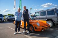 Von VW Käfer bis Mini, von Porsche bis Ferrari: So war der Zieleinlauf der Paul-Pietsch-Oldtimer-Rallye beim Breuningerland.
