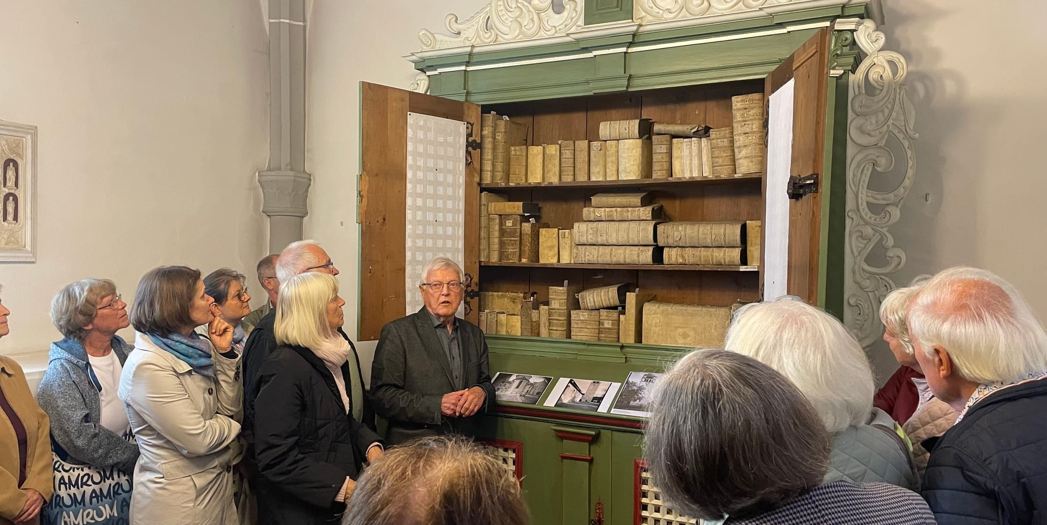 Immanuel Rühle, der Vorsitzende des Stiftungsbeirats, führt am Sonntag, 13. September erneut durch die Martinskirche mit ihrer Bibliothek in der Sakristei.