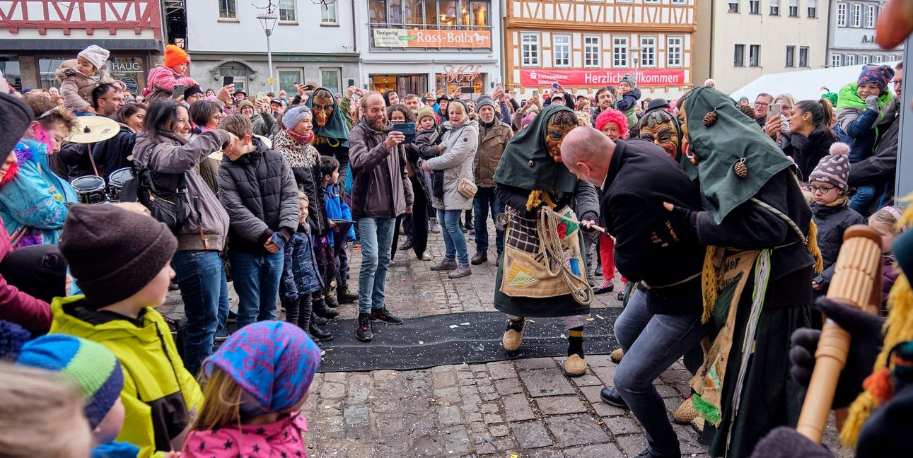 Die Hexen lassen niemanden ungeschoren. Ein närrisches Spektakel.