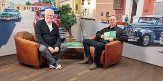 Kultur im Freien geht in die nächste Runde. Klaus Zimmermann (rechts) vom Veranstalter EMT stellt die Reihe im Stadtgespräch Böblingen mit Hans-Jörg Zürn bei Regio TV vor.