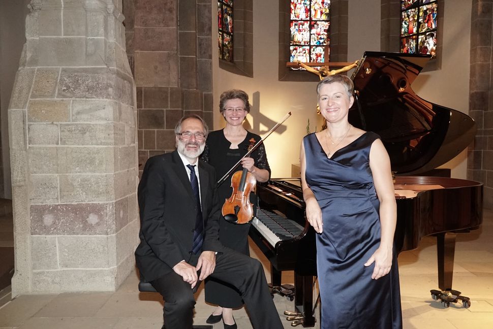 Matthias und Theresia Hanke und Julia Stratiros (rechts) traten als Trio bei der Orgelreihe auf. Bild Heiden