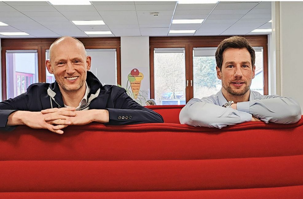 Die Cousins entwickeln Osiander weiter: Christian (links) und Martin Riethmüller in der Tübinger Osiander-Zentrale.