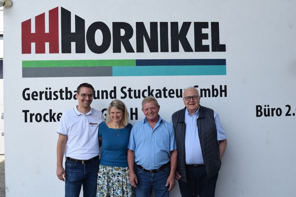 Blicken optimistisch in die Zukunft (von links): Michael und Stefanie Hornung, Gerhard Raykowitsch und Herbert Hornikel. Bild: Krauter