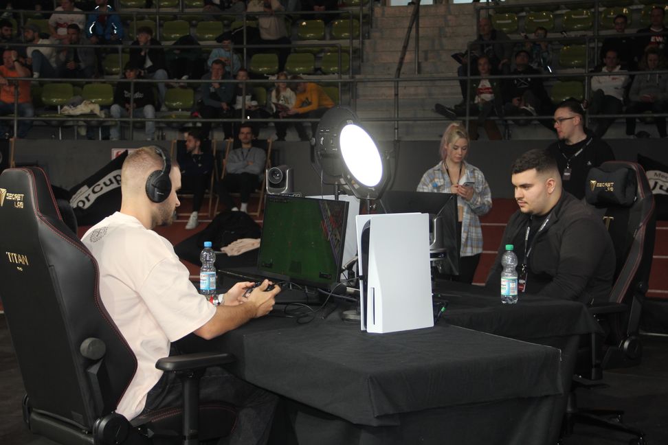 Volle Konzentration: Beim eSports werden die Sinne geschärft und der Puls steigt an. Bild: Oberdorfer