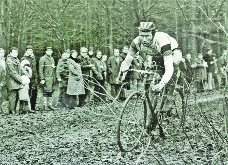 Wolfgang Renner bei einem Querfeldein-Länderkampf Ende der 1960er Jahre. Die Zeit der Querfeldein-Länderkämpfe begann in Magstadt am 6. Januar 1965. Bild: z
