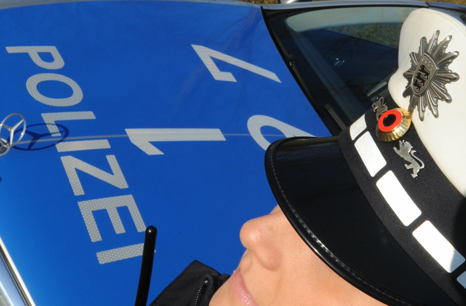 Eine Polizistin in Stuttgart: Der Inspekteur der Polizei soll eine Hauptkommissarin sexuell belästigt haben. Vier Wochen, nachdem die Tat bekannt wurde, wurde jetzt seine Privatwohnung durchsucht.
 Foto: dpa/Franziska Kraufmann