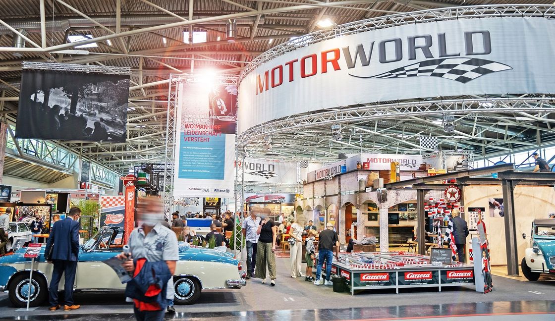 Die original Carrera-Bahn ist eine der vielen Attraktionen beim Stand der Motorworld bei den Retro-Classics vom 23. bis 26. Februar.     Bild: Motorworld