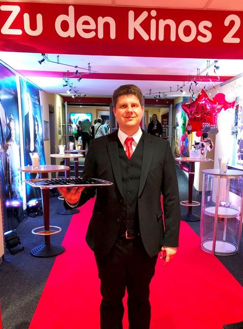 Kinibetreiber Andreas Zienteck muss nach auf sein Publikum warte, Bild: z