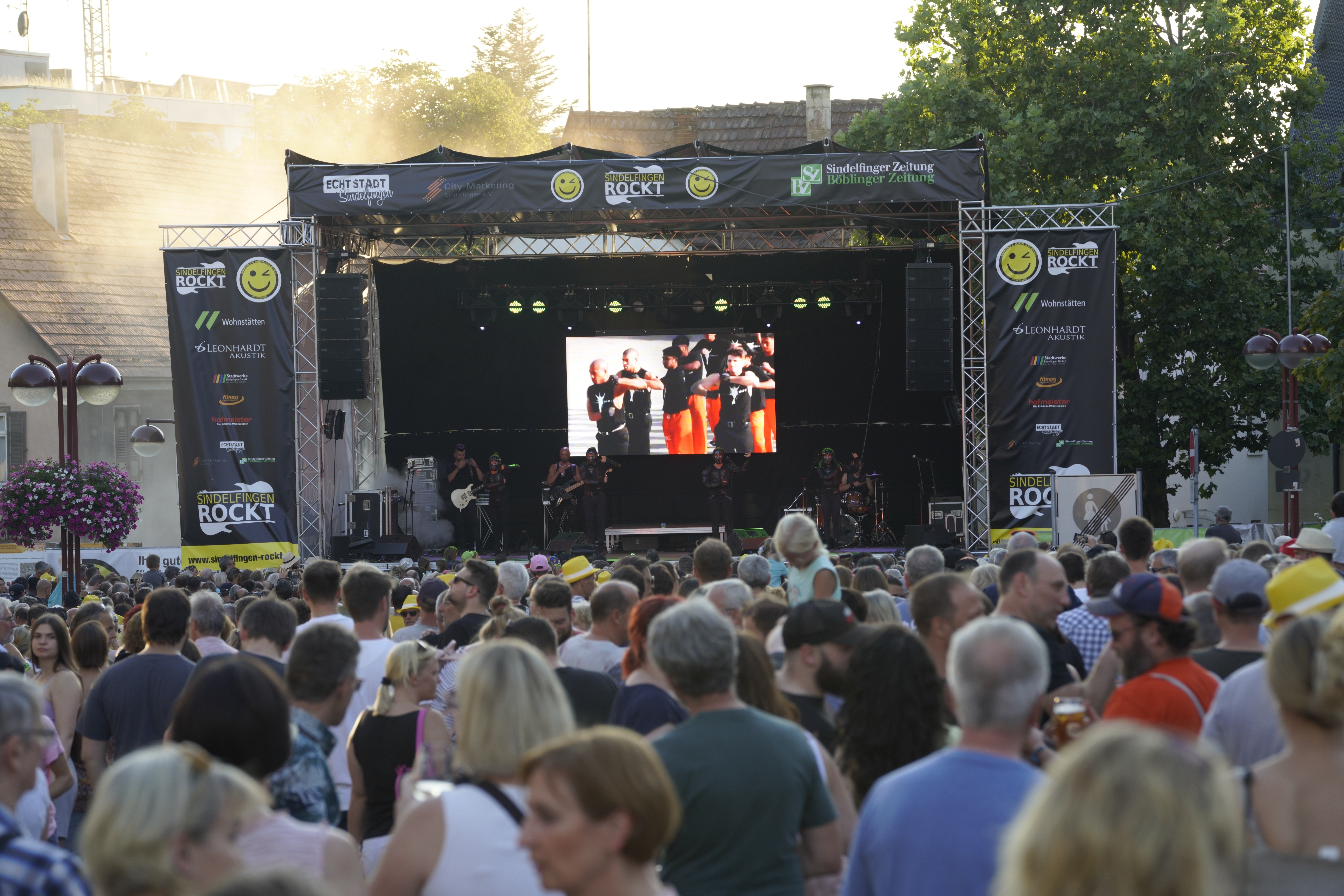 Am Mittwoch steigt das zweite Konzert von „Sindelfingen rockt“ in diesem Sommer. Dann gibt es Hits von Depeche Mode mit Tribute-Band „Mode Machine“. Laut aktuellem Stand darf auch dieses Konzert auf dem Marktplatz stattfinden.                 Bild: Dettenmeyer