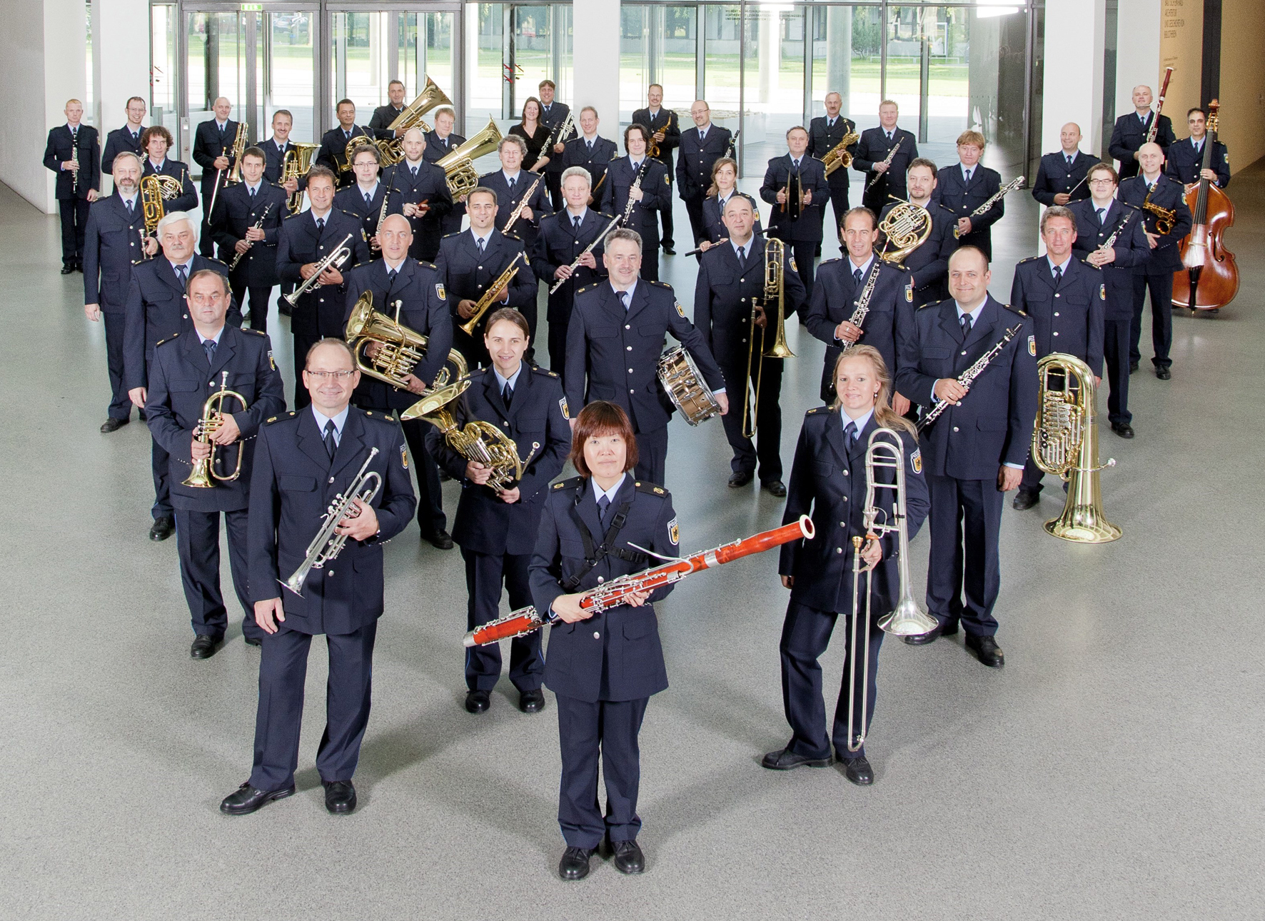 Die Musiker des Bundespolizeiorchesters aus München reisen extra früher an, um gemeinsam mit den Schülern zu proben.  Bild: z