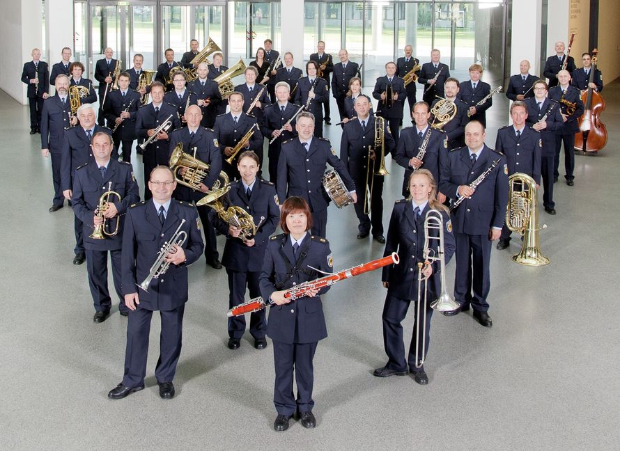 Die Musiker des Bundespolizeiorchesters aus München reisen extra früher an, um gemeinsam mit den Schülern zu proben.  Bild: z
