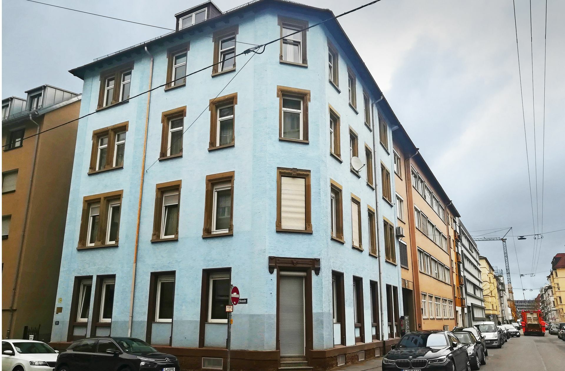 In einem unscheinbaren hellblauen Eckhaus im    Stuttgarter Stadtteil Stöckach inmitten einer Wohnsiedlung sitzt  der „Türkische Nationale Kulturverein“.