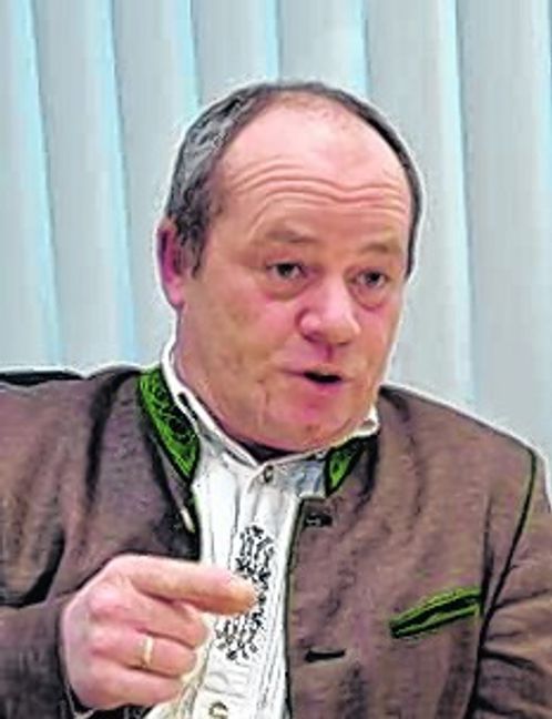 Raps gehört zu den ersten Körnern, die der Mähdrescher im Sommer vom Halm holt. Bild: Reichert