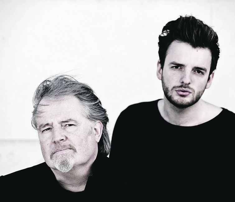 Vater und Sohn: Martin und Lucas Johnson treten mit einem „Komplizen-Projekt“ bei der Weihnachtssession auf. Bild: z