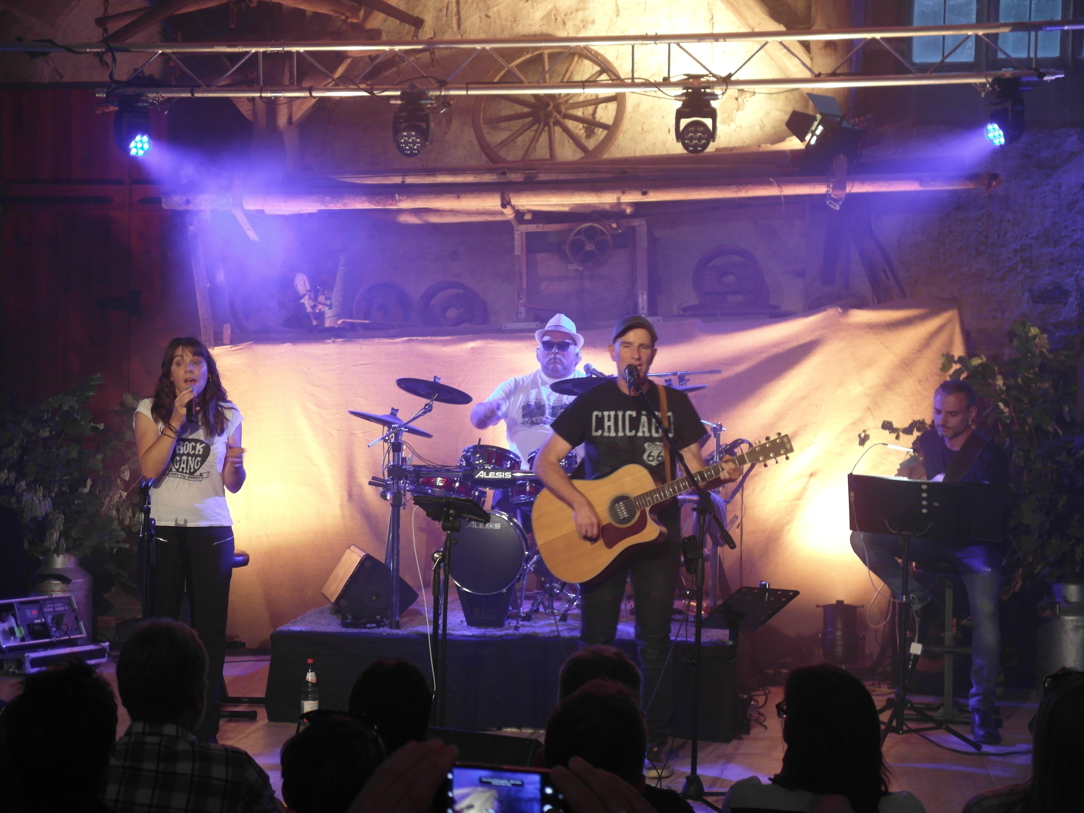 Die Ian Key Band aus Erdmannhausen mit (von links) Andrea Eichhorn, André Bechtel, Joachim Kieferle und Ioannis Fragos war der Gastgeber des Folk-Rock-Festivals "Mauren  Live".
