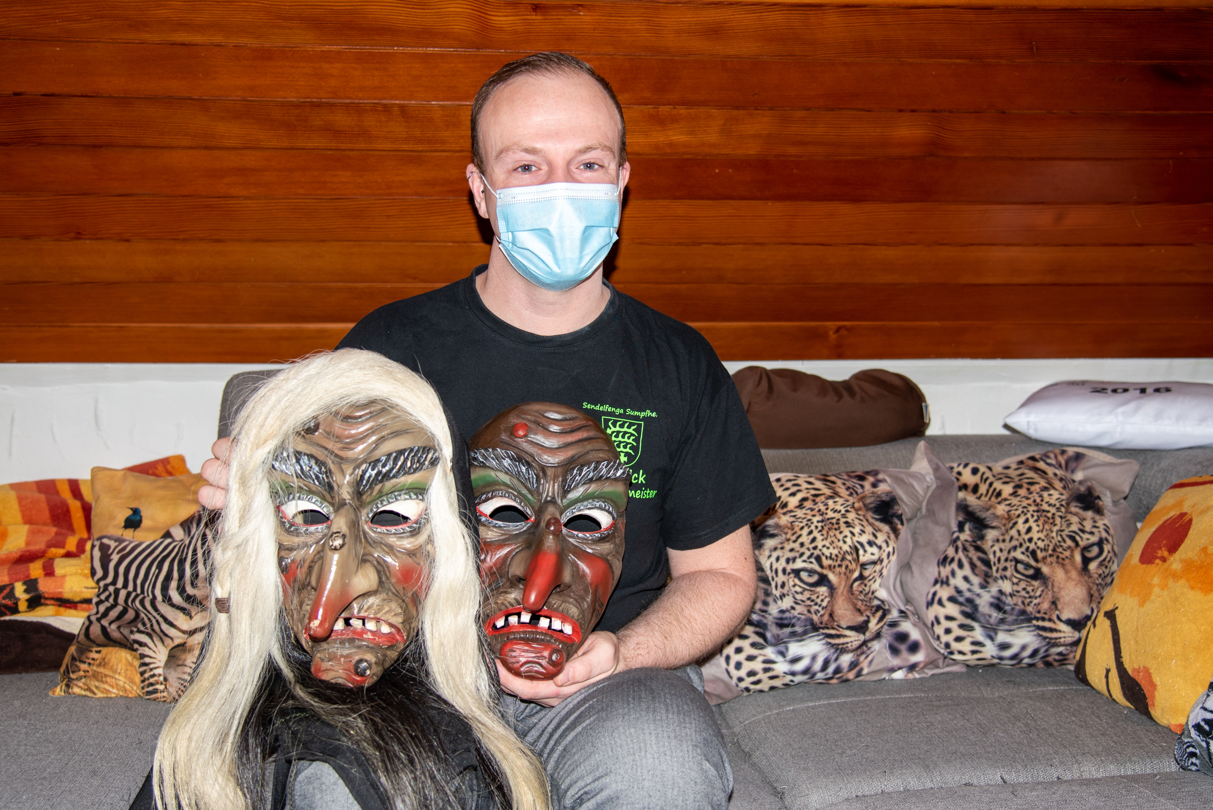 Zunftmeister Patrick Weidisch  trägt dieses Jahr eine ganz andere Maske, als sonst zu dieser Zeit. Bild: Nüßle