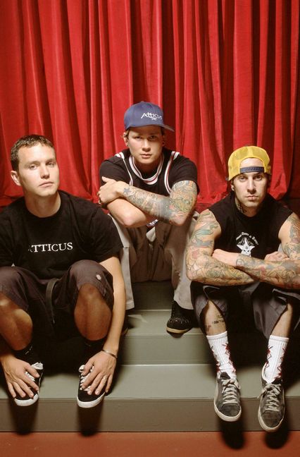 Zusammen mit Mark Hoppus (li.) und Travis Barker (re.) wird Tom DeLonge (mi.) 1999 zum Pop-Punk-Superstar. Mit ihrer Band Blink-182 verkaufen sie Millionen von Platten.
 Foto: www.imago-images.de