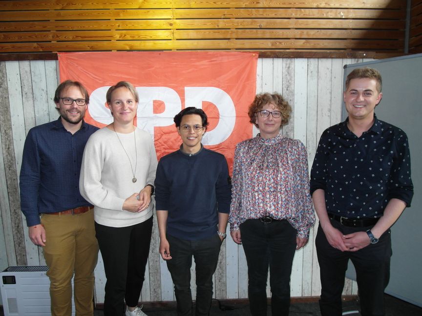 Der neue Vorstand des Böblinger SPD-Stadtverbands (von links): Timo Strohäker (stellvertretender Vorsitzender), Lucienne Graupe (Kassier), Mario Sickinger (Vorsitzender), Beate Bartholomä (Vorsitzende) und Lukas Häberle (Schriftführer).  Bild: Staber