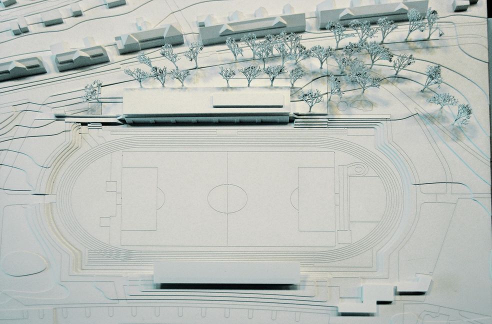 Als Modell gibt es den neuen Sportlertrakt im Floschenstadion bereits. Bild: Bektas/A