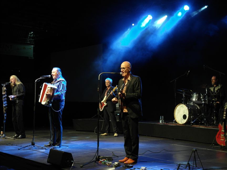 Die Stuttgarter Polka-Rock-Formation Hiss im Glaspalast. Bild: Staber