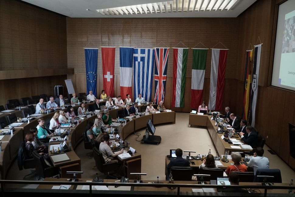 Kleiner Europagipfel im großen Sitzungssaal beim Kommunalpolitischen Gespräch mit Sindelfingens Partnerstädten. Bild: Heiden