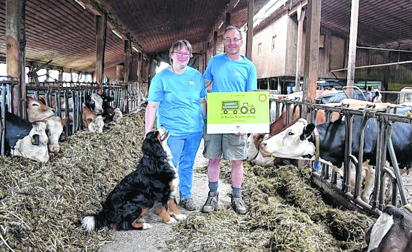 Dagmar und Georg Schmids Mittlere Mühle ist ein „Lernort Bauernhof“, am Sonntag öffnen sie die Stalltüren zur gläsernen Produktion. Bild: Nüßle