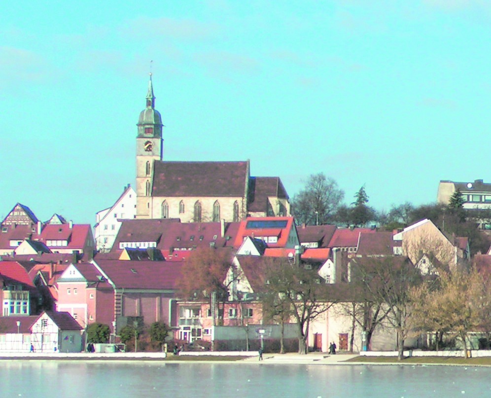 Die Böblinger Stadtkirche prägt das Bild des Schlossbergs. Bild: Jung/A