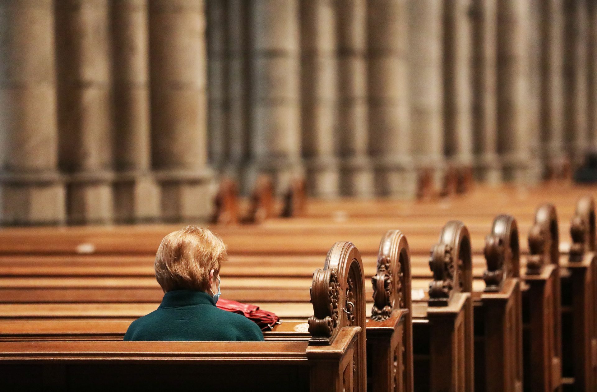 Auf dem  Sofa sitzt man anders als  auf der Kirchenbank.