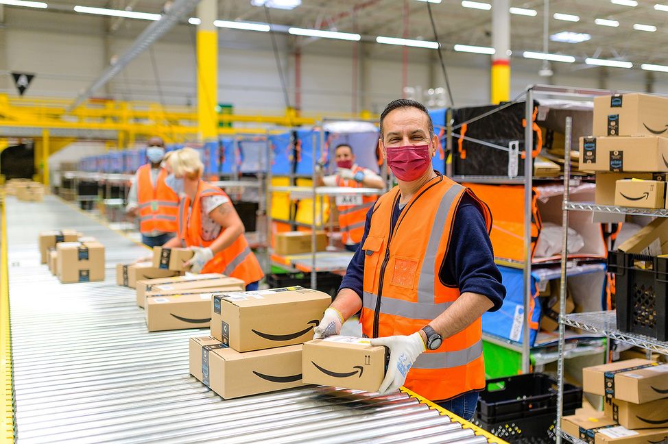 Das US-Unternehmen Amazon baut das Netz seiner Verteilzentren in Deutschland weiter aus und kommt jetzt auch in die Region.  Bild: z