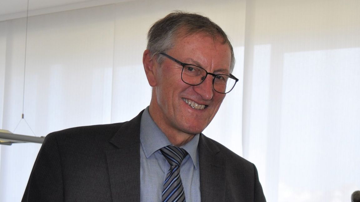 Landrat Roland Bernhard strebt eine dritte Amstszeit an. Bild: z