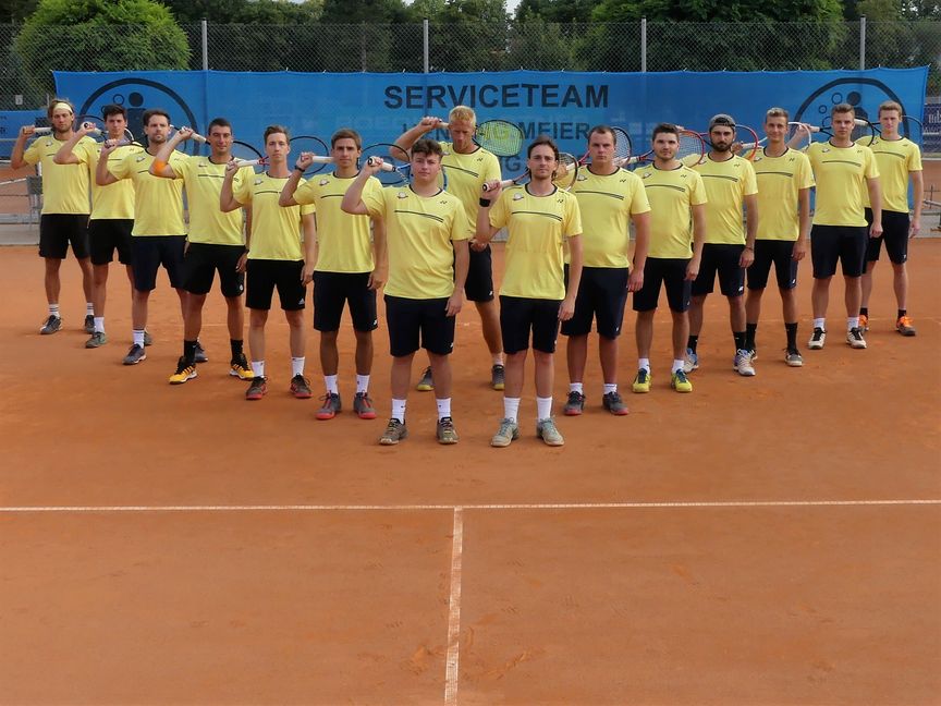 Der Kader Herren der TA VfL Sindelfingen von links nach rechts: Adrian Kohler, Benedict Kurz, Christian Mayer, Martin Dimitrov, Sebastian Bühler, Christian Koch, Luc Heinkele, Cheftrainer Daniel Merkert, Felix Hamp, Marc Weissmann, Michael Häckh, Philippe Zehender, Jonas Brezing, Niklas Kaiser und Marco Meon.