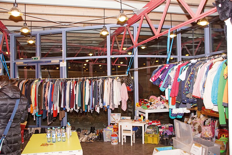 Die Boutique in der Klosterseehalle findet bei Flüchtlingen aus der Ukraine großen Zuspruch. Bild: z