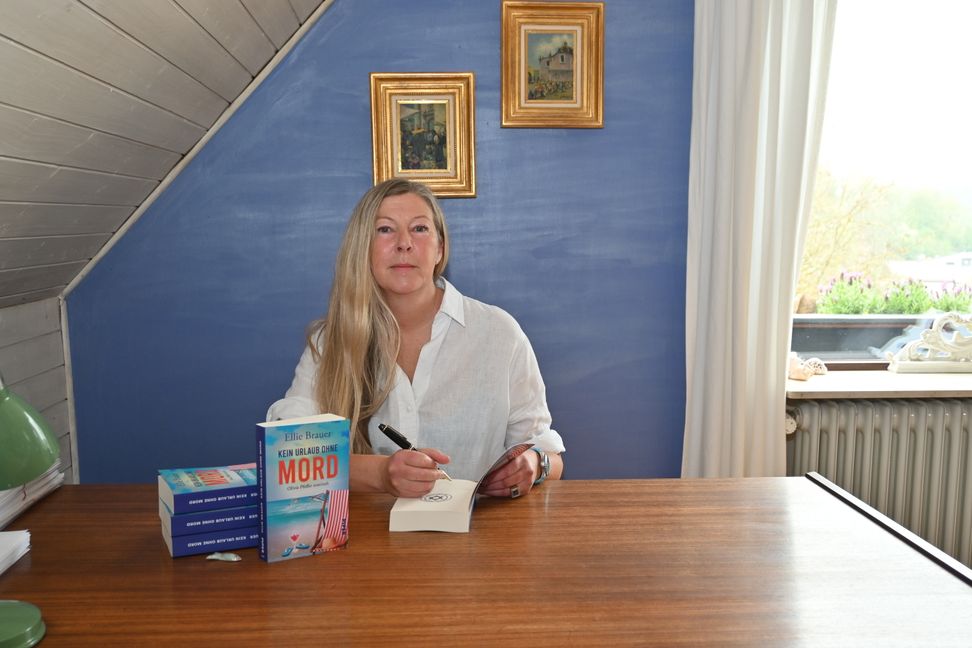 Ellie Brauer an ihrem Schreibtisch in Waldenbuch. Bild: Nüßle