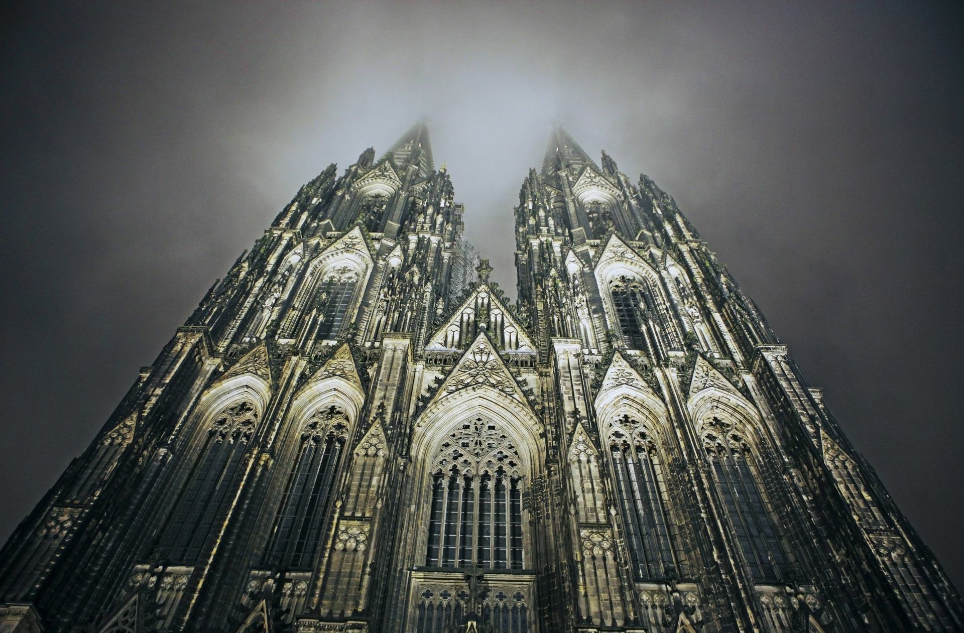 Der Kölner Dom: Bei einem Erdbeben würde auch er zu Schaden kommen, warnen die Forscher. Foto: Imago
