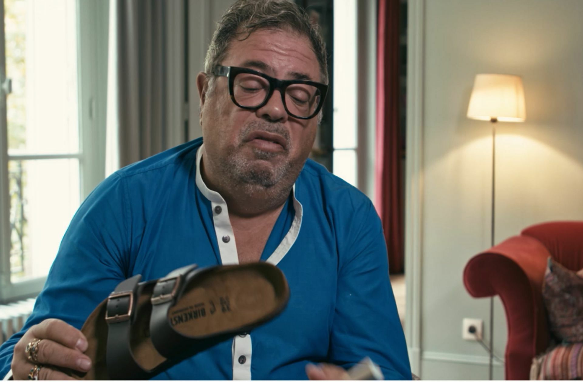 Der französische Modedesigner Thierry Journo mokiert sich  über gesundes deutsches Schuhwerk: Selbstironie  ist auch in der Werbung ein Zeichen von Größe. Foto: Spotlight