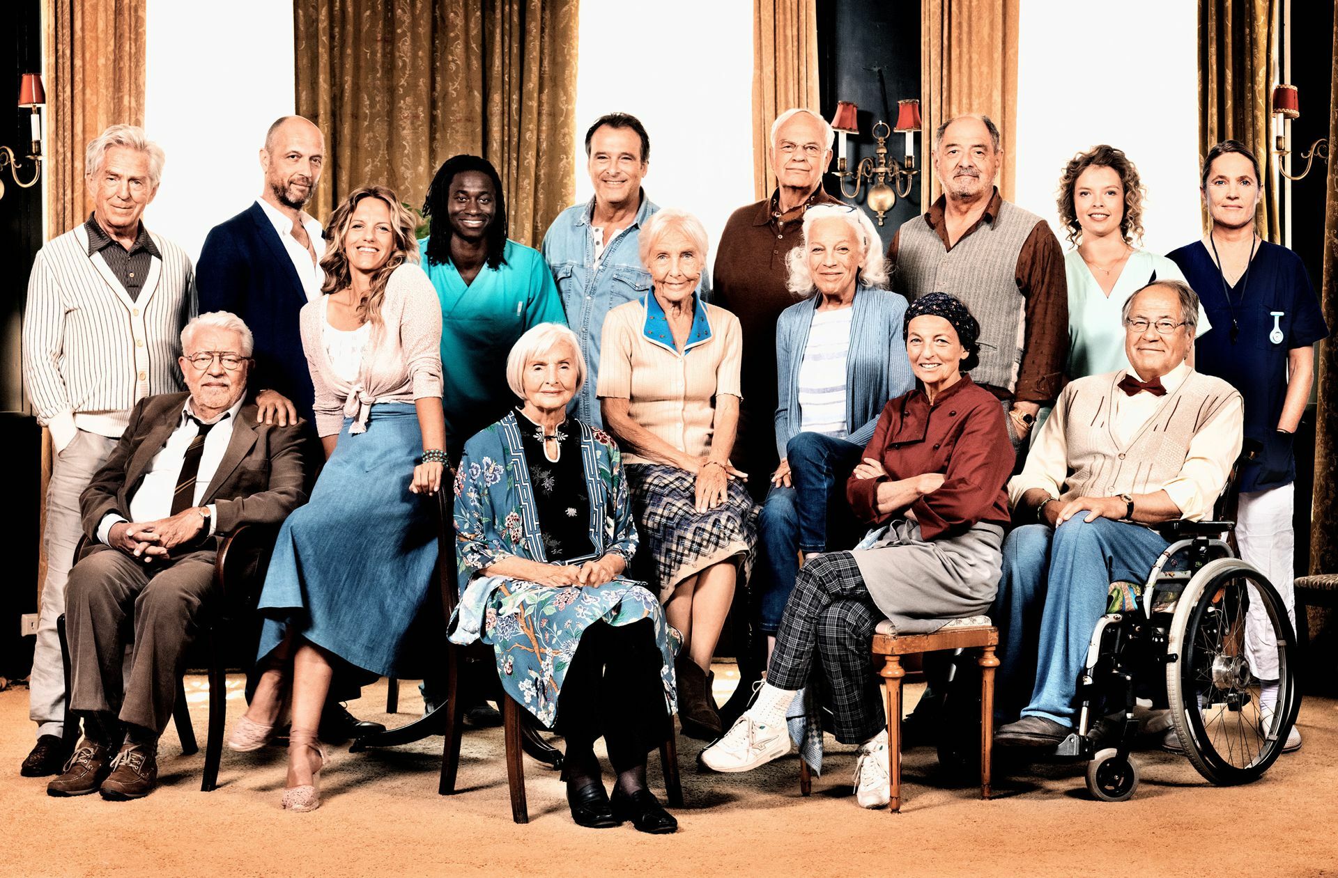 Team Fast wie ein Familientreffen. Ein großer Teil des Teams der neuen SWR-Serie „Der letzte Wille“ war schon bei der erfolgreichen Serie „Die Kirche bleibt im Dorf“ dabei.