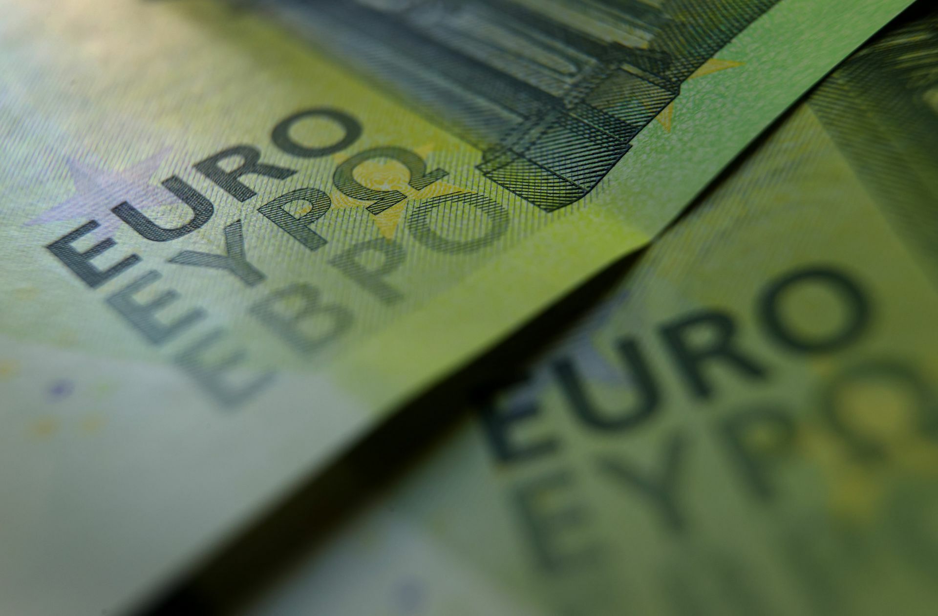 Die Deutschen wollen ihr Bargeld nicht hergeben.
 Foto: dpa/Karl-Josef Hildenbrand