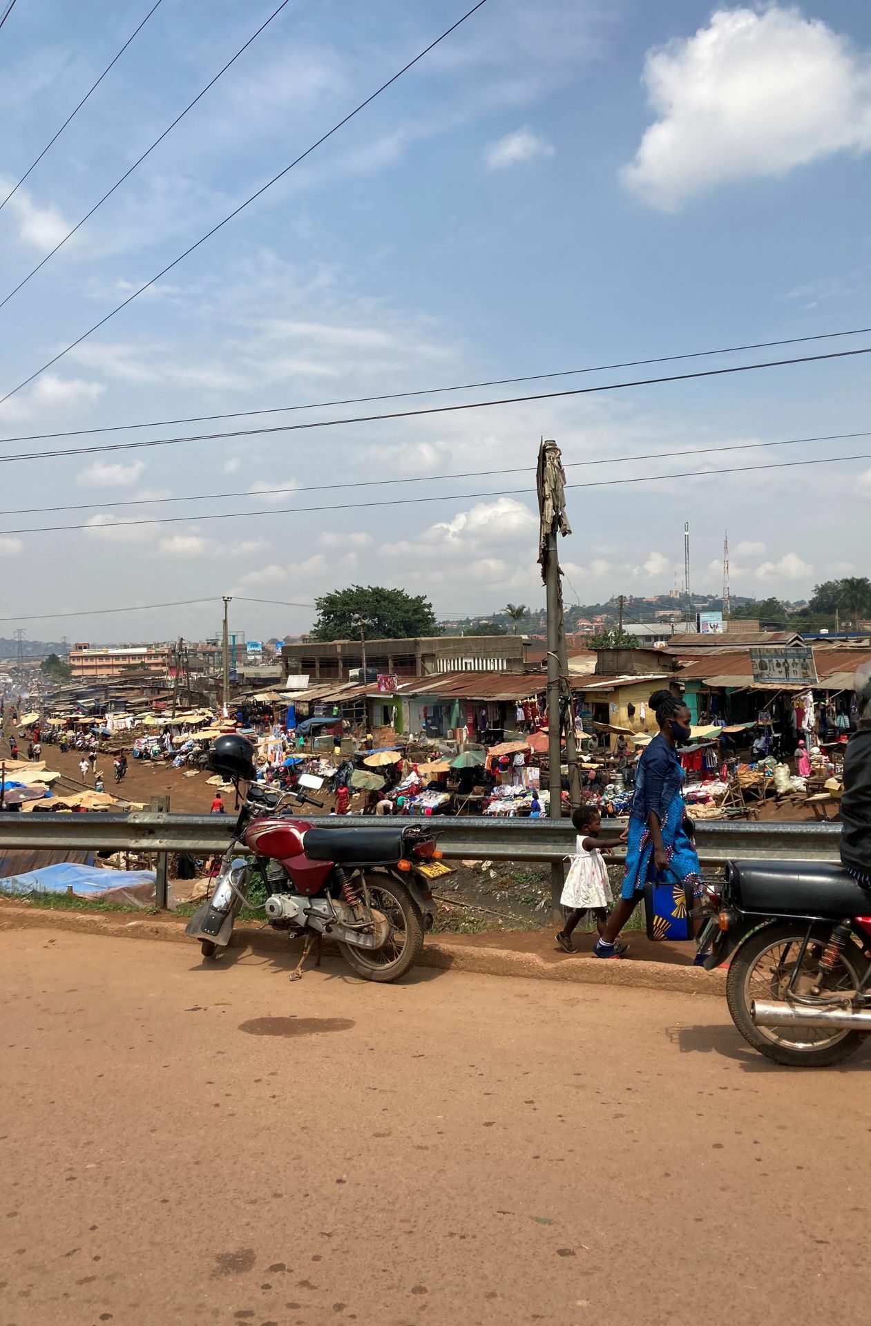 Kampala ist die Hauptstadt von Uganda. Etwa 1,5 bis zwei Millionen Menschen leben hier in den Hügeln oberhalb des Victoria-Sees.
 Foto: Susanne Hamann
