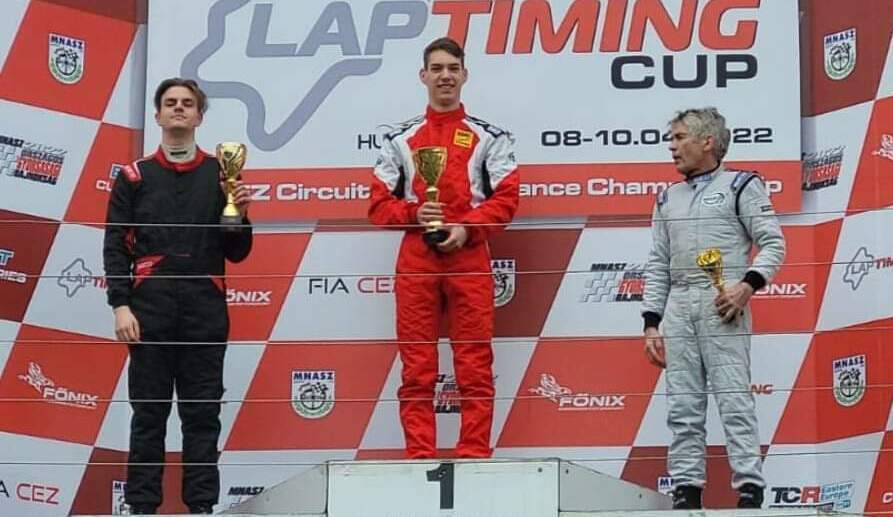 Ganz oben auf dem Treppchen. Dieses Gefühl kannte André Petropoulos lange aus der Kart-Serie. Bild: z