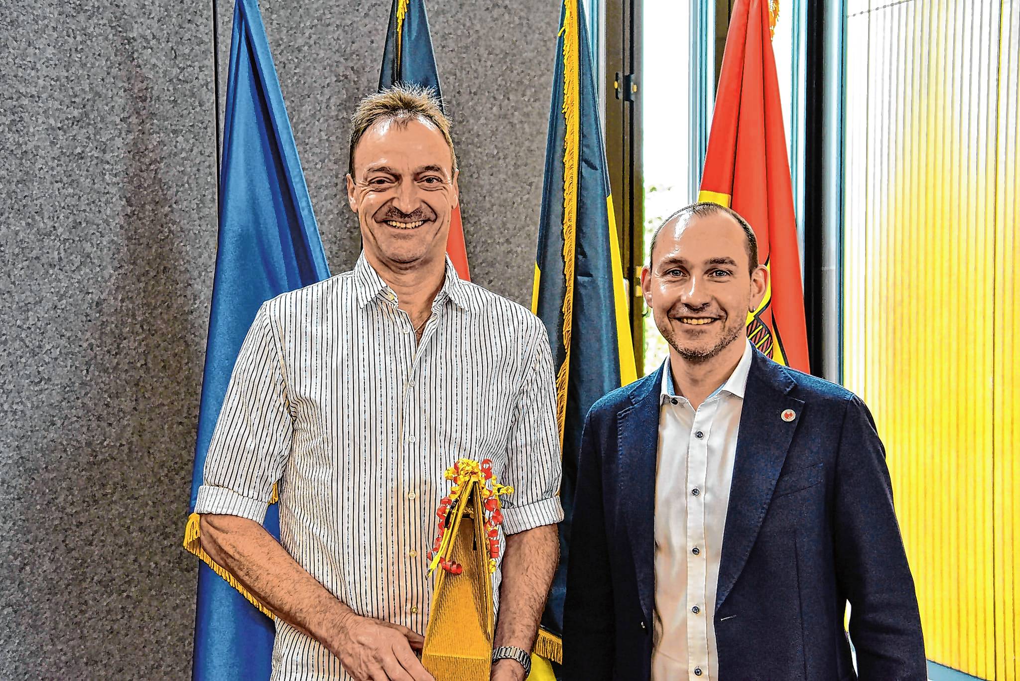 Rolf Dettinger (links) und Böblingens Oberbürgermeister Dr. Stefan Belz.