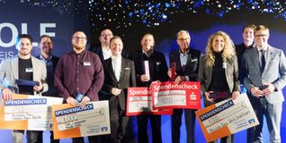 Preisträger, Laudatoren und Sponsoren (von links): Alessandro Pianu, Jörg Niethammer, Tom Lachenmaier, Felix Rapp, Markus Linha, Holger Müller, Michael Georgii, Sara Gielen, Alexander Schlenstedt und Markus Kleemann.