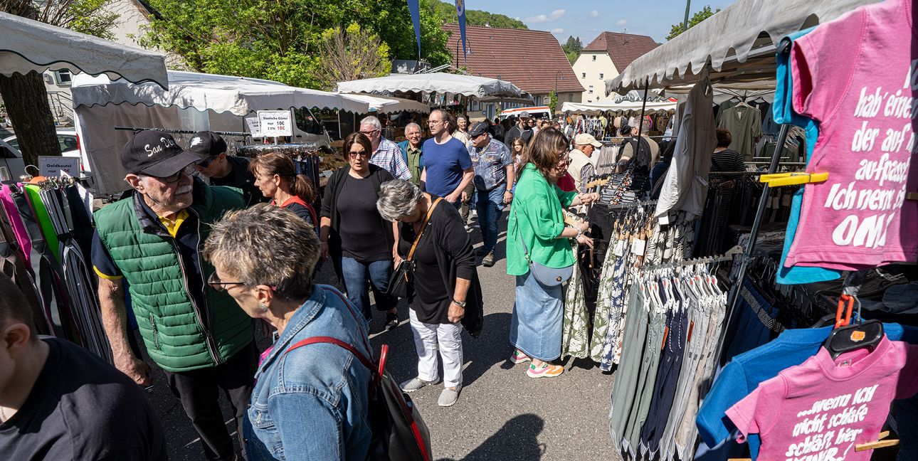 Viel los war bei sonnigem Frühlingswetter beim Vatertagsmarkt in Döffingen.
