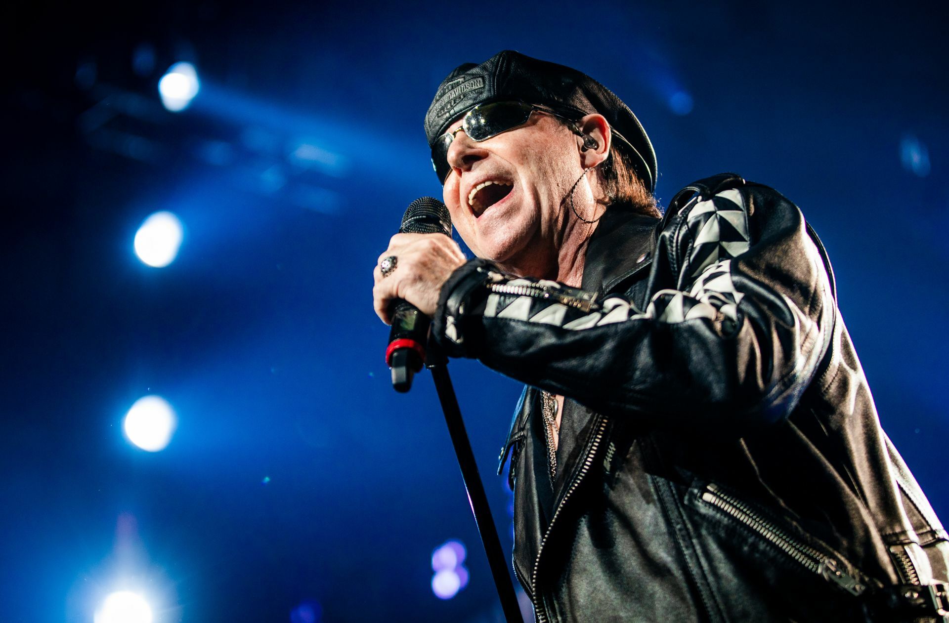 Lead-Sänger Klaus Meine teilte wehmütige Erinnerungen an die Halle, die wohl bald weichen muss.