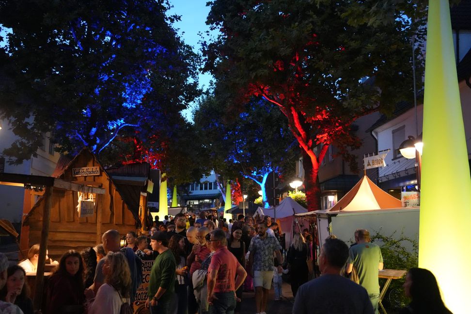 Bei Traumwetter zog es Tausende Besucher in die Sindelfinger Innenstadt. Bild: Dettenmeyer