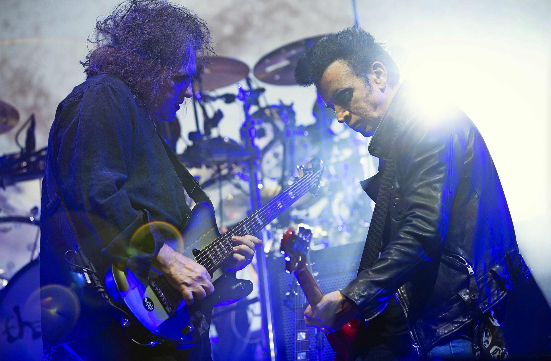 Robert Smith (links) und Simon Gallup von The Cure in Stuttgart