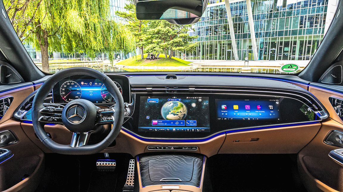 Das Innenleben der neuen E-Klasse: Das Cockpit sorgt für digitale Erlebnisse. Bild: z