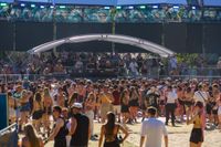 Tausende Besucher feierten beim WET Open Air im Sindelfinger Badezentrum.