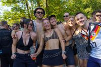 Tausende Besucher feierten beim WET Open Air im Sindelfinger Badezentrum.